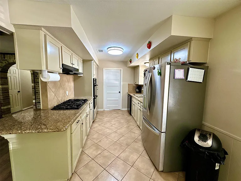 21802 Rotherham Dr — Photo 6