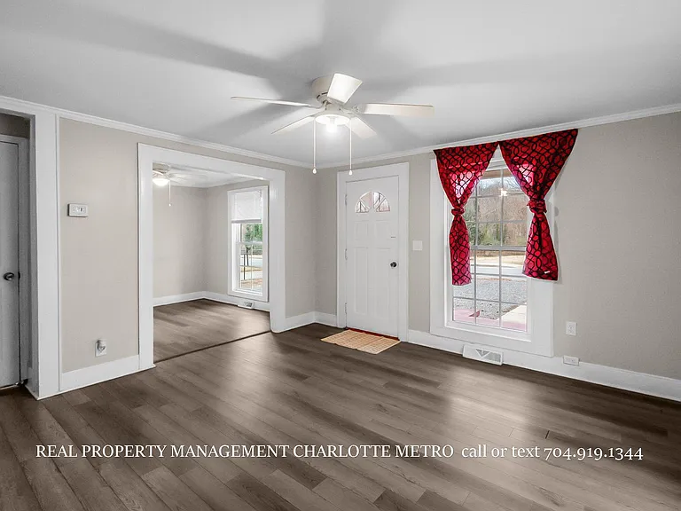 307 Leonard Ave — Photo 9