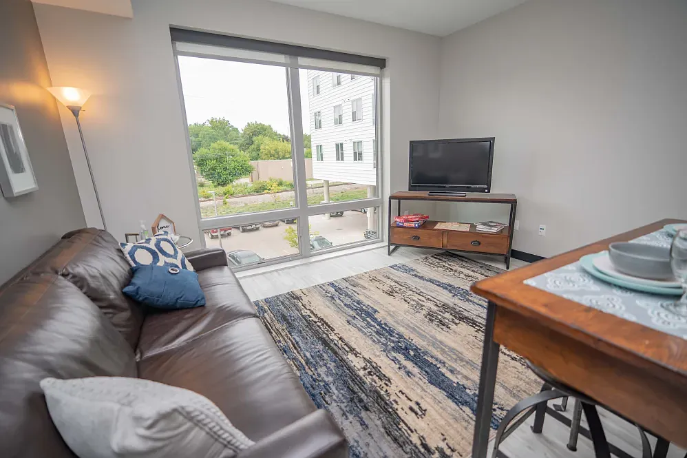Diamond Place Apartments — Photo 4