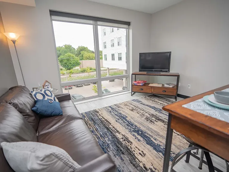 Diamond Place Apartments — Photo 5