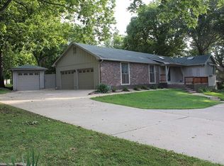 8065 Crickett Ln, Sedalia, MO 65301