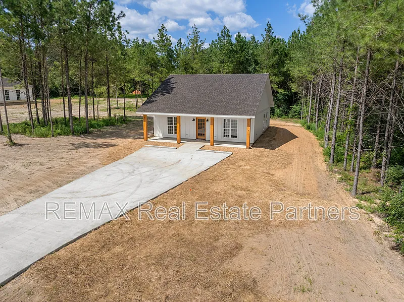 3 bed, 2.0 bath, 1350 sqft, $1,850 — Photo 2