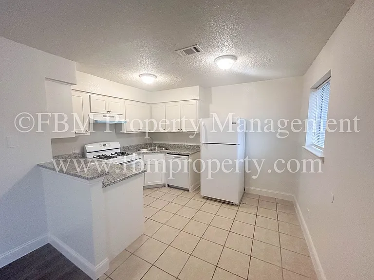 604 Walter Stephenson Rd #A — Photo 4