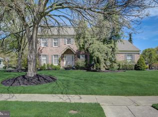 1004 Summit Dr, Yardley, PA 19067