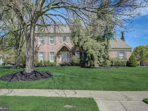 1004 Summit Dr, Yardley, PA 19067