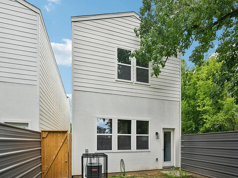 6808 Madrid St — Photo 47