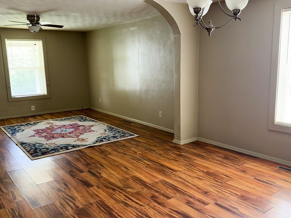 1st image of 404 N Van Buren St