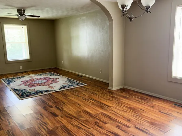 404 N Van Buren St, West Frankfort, IL 62896