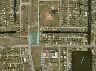 1525 Skyline Blvd, Cape Coral, FL 33991