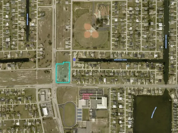 1525 Skyline Blvd, Cape Coral, FL 33991