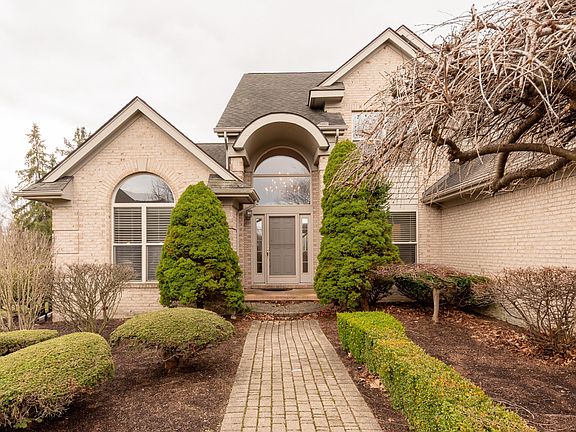 2nd image of 2427 Moors Ct