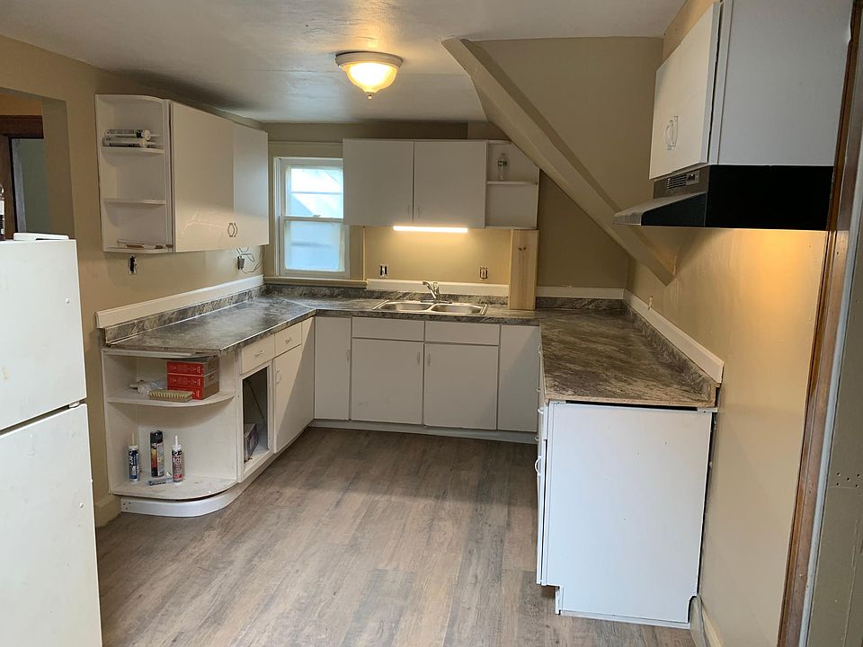 2nd image of 150 1/2 Kenwood Ave