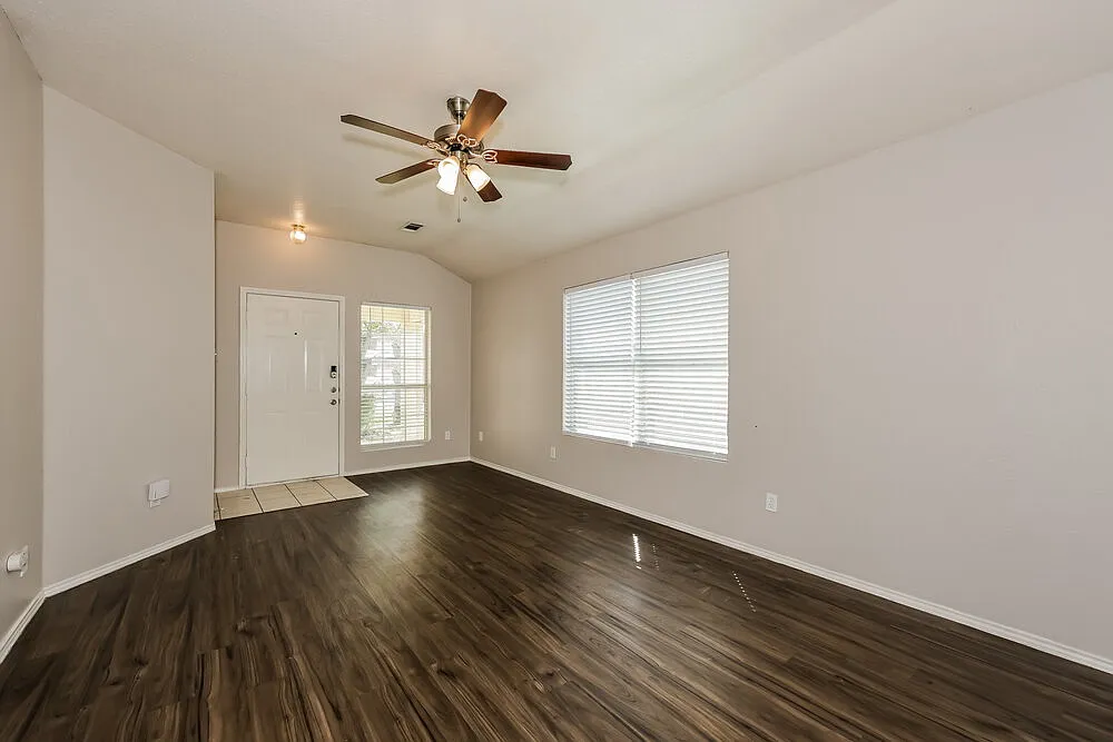 4 bed, 2.0 bath, 1328 sqft, $1,865 — Photo 4