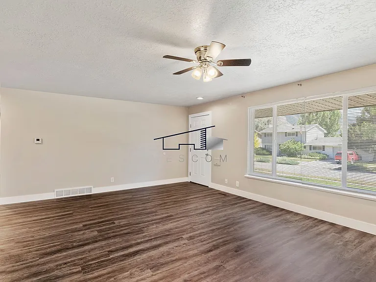 1334 Henderson Dr — Photo 5