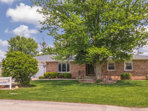 305 S 8th Ave, Chenoa, IL 61726