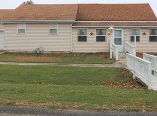 601 Paris St, Dewitt, IL 61735