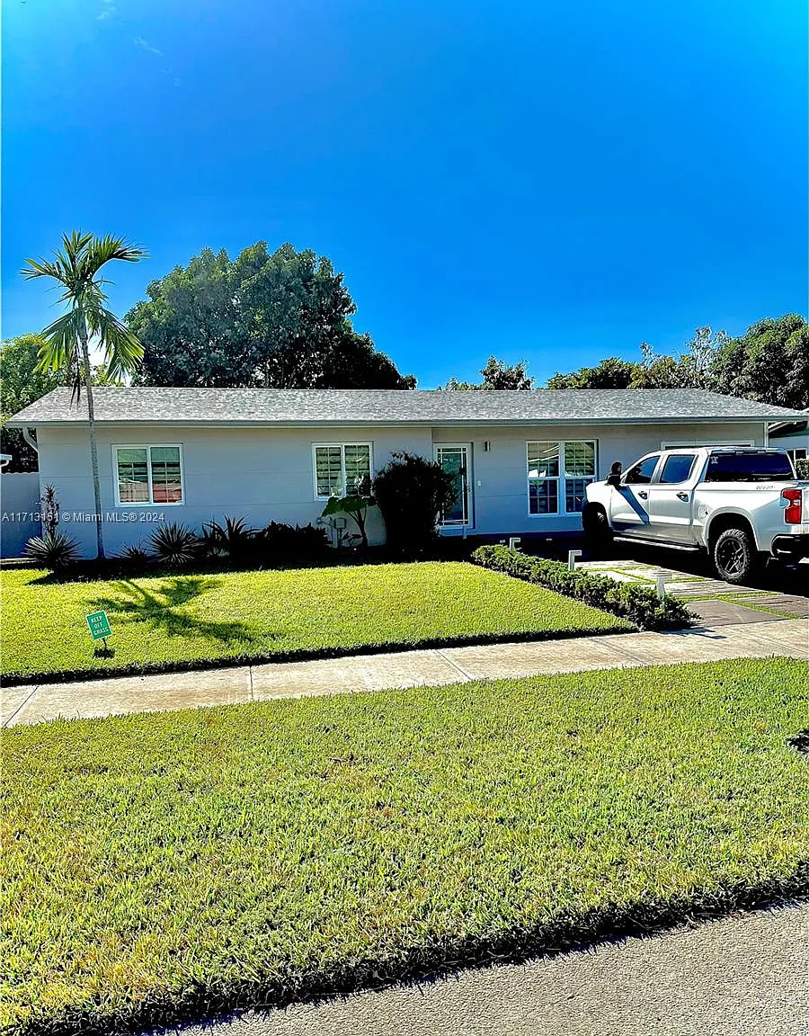 3 bed, 2.0 bath, 1200 sqft, $3,200 — Photo 2