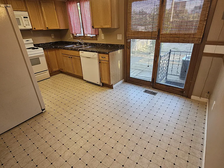 103 College Ct #D — Photo 17