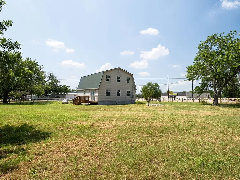 13902 FM 812 Rd — Photo 19