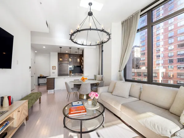 101 West 24th Street image 4 of 14