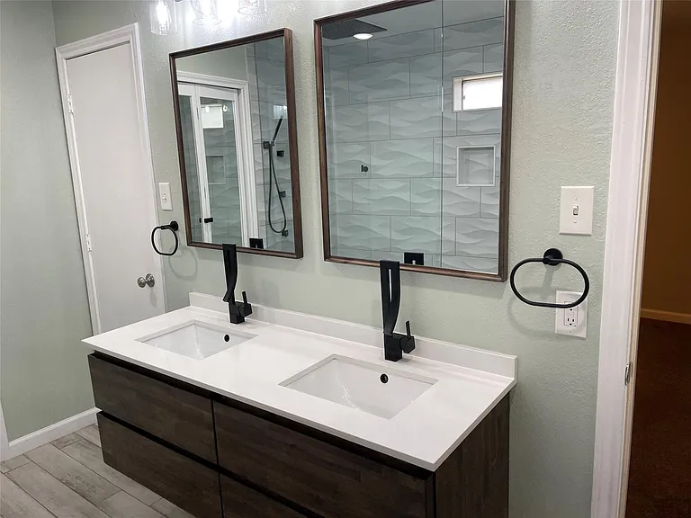 1402 Sheppard Ln — Photo 21