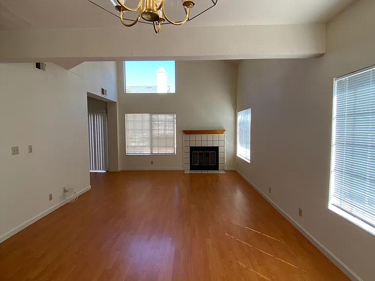5315 Shattuck Ave — Photo 3