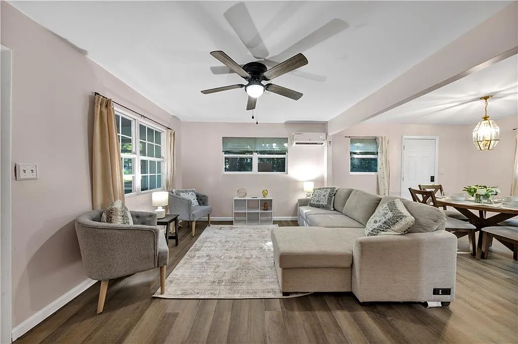 3 bed, 1.0 bath, 1072 sqft, $1,895 — Photo 1