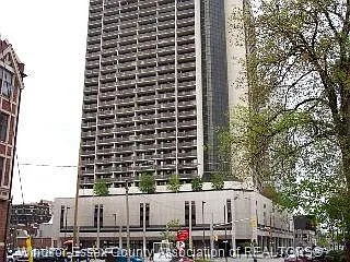 150 Park St W Photo 1