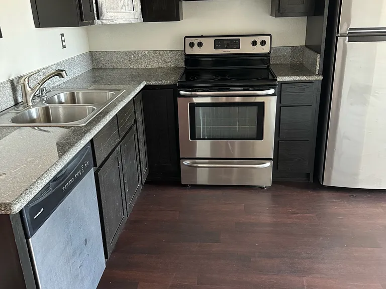 1450 Locust Ave #304 — Photo 5