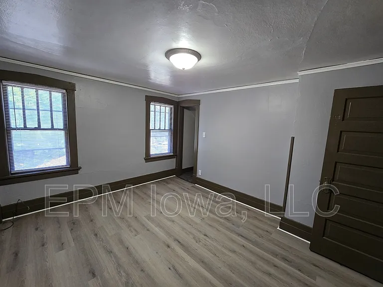 506 Fowler St — Photo 14
