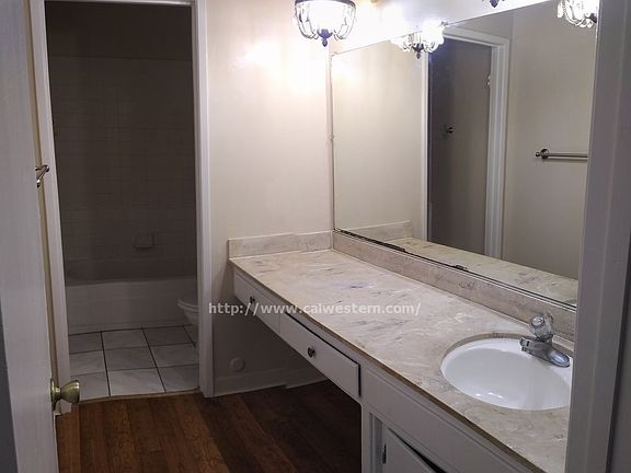 5th image of 3654 Greenlee Dr APT 1