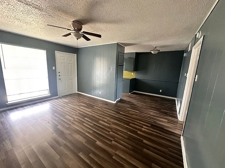 Eastgate Apartments — Photo 2