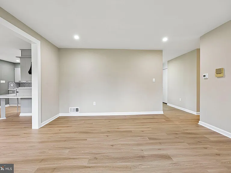 7200 Vellex Ln — Photo 9