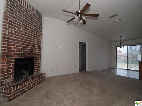 2nd image of 2121 Schwertner Dr