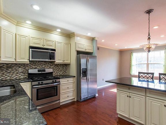 5th image of 1336 Valley Dr