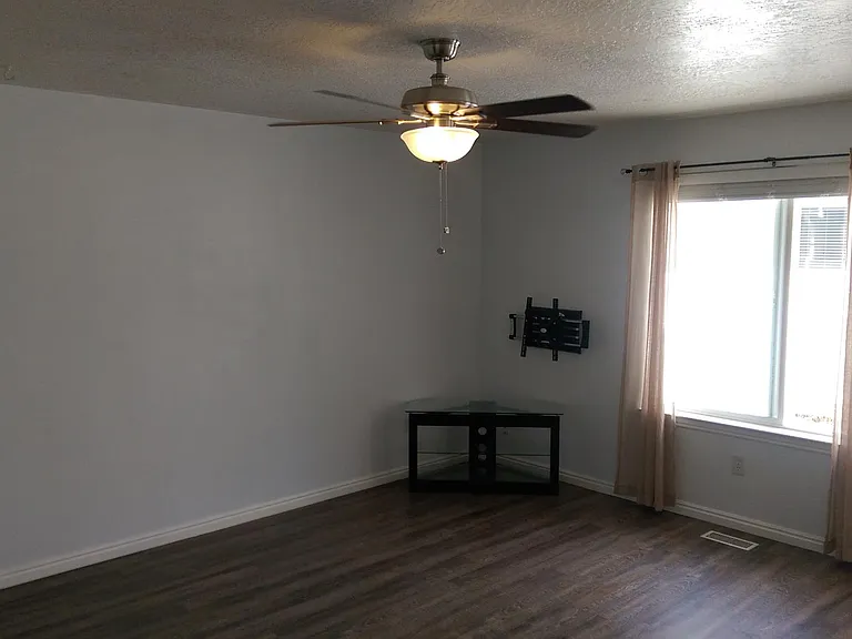 1153 S 1420 E — Photo 5