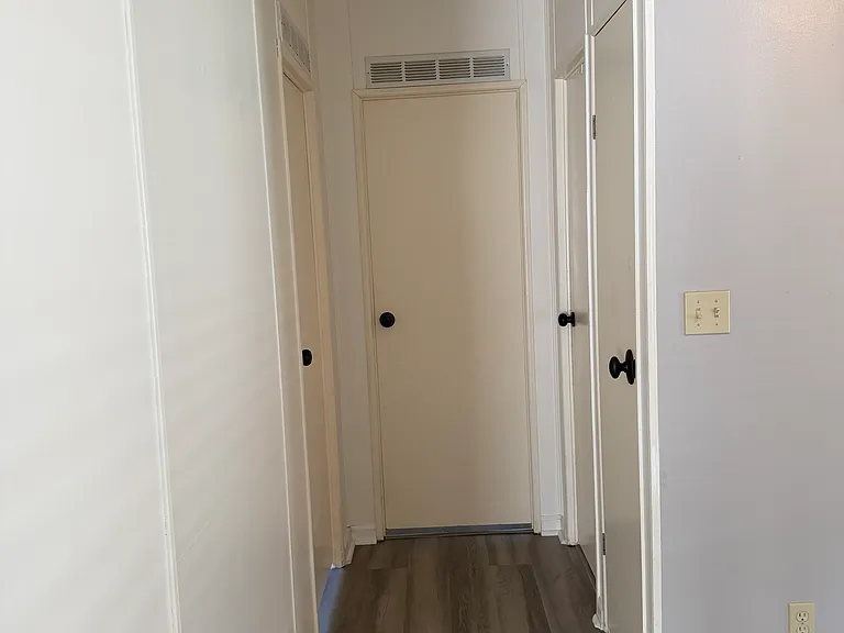 hallway to the bedrooms