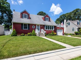 68 Ocean Ave, Massapequa Park, NY 11762