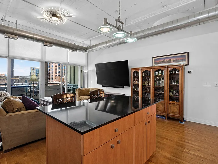 565 W Quincy St #515 — Photo 9