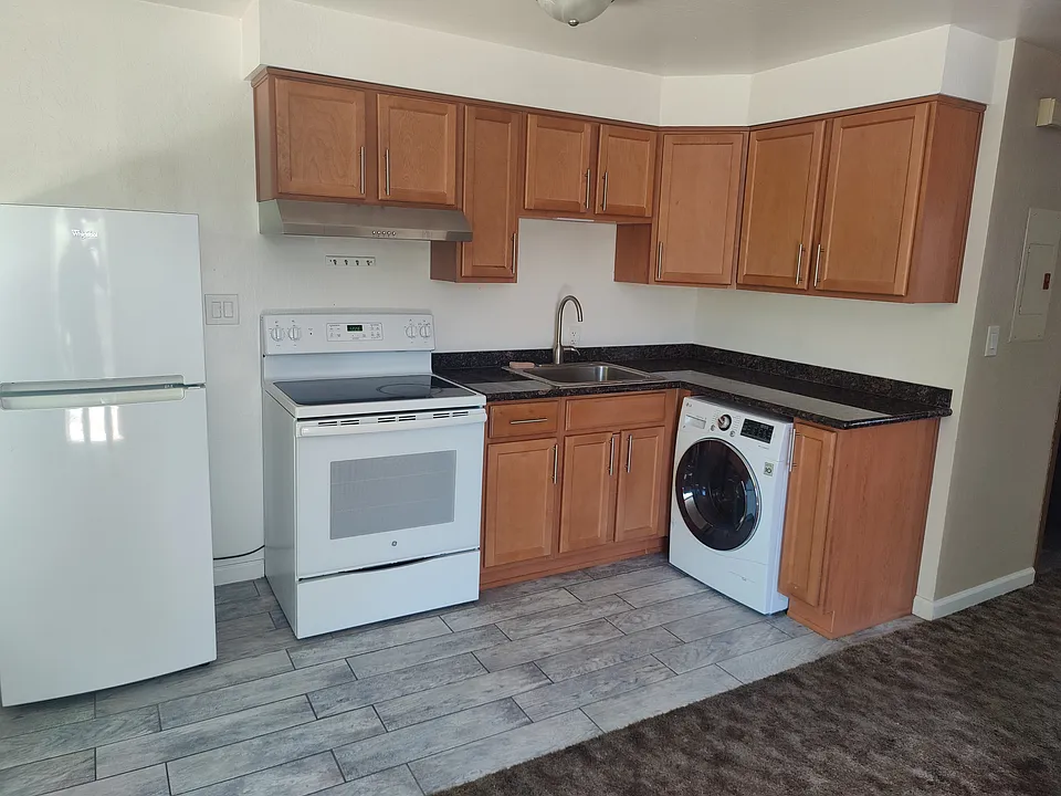 248 College Ct #B