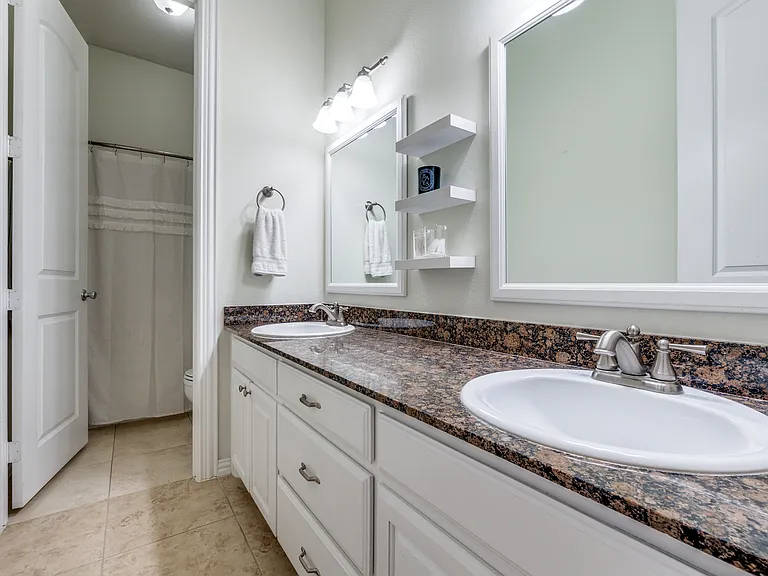 2608 N Garrett Ave #B — Photo 18