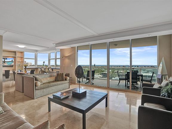 4th image of 20201 E Country Club Dr APT 901