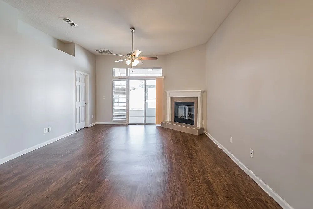 3 bed, 2.0 bath, 1416 sqft, $2,530 — Photo 3