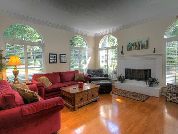 4th image of 3812 Watercrest Dr