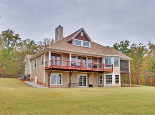 566 Shore Crest Dr, Martin, GA 30557