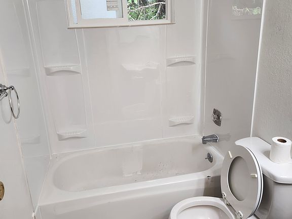4th image of 18320 Hurst Rd APT 204