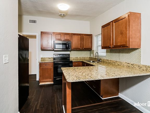 4th image of 3215 Seine Dr