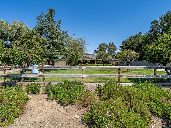 2nd image of 2025 Jeanie Ln