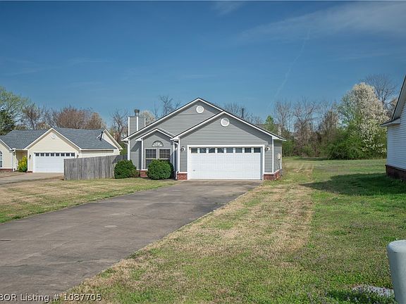 2nd image of 2006 N Hills Blvd