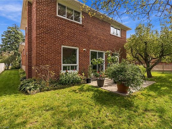 4th image of 152 Hilda Ave